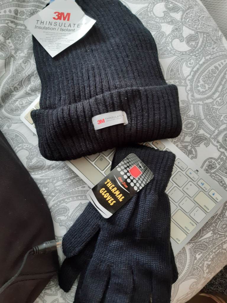 Mens thermal gloves & hat NEW