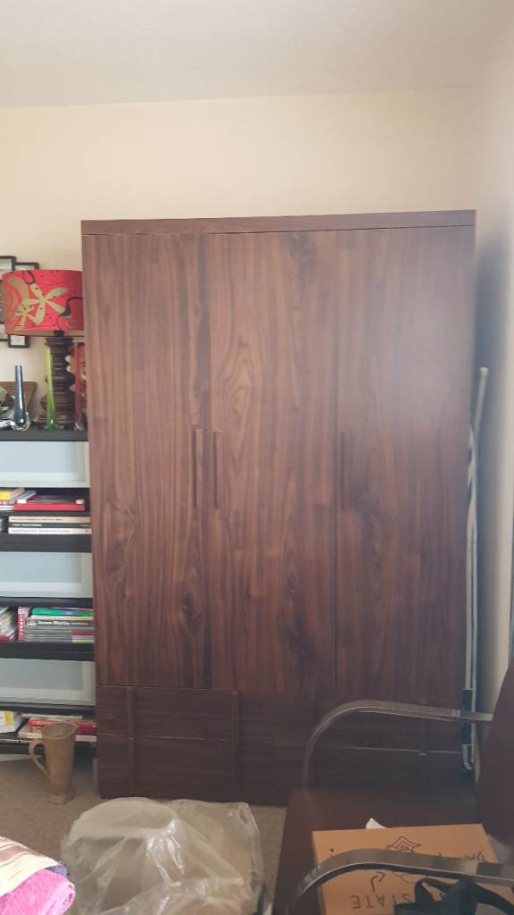 Beautiful wardrobe and 2 bedside drawers