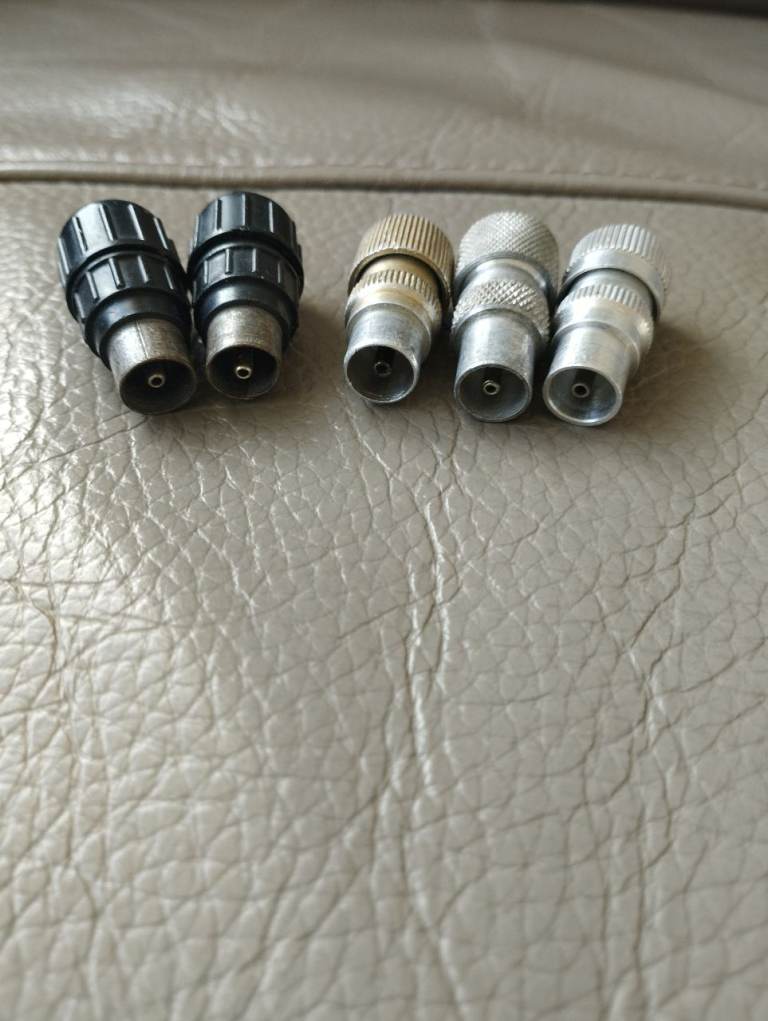 5 Coaxial Plugs Female