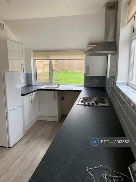 5 bedroom house in Hillborough Road, Luton, LU1 (5 bed) (#2913382)