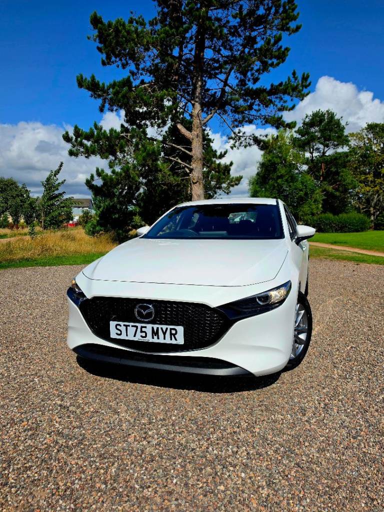 Mazda3 skyactiv 5dr. Only 4800 miles! 2x keys huge spec