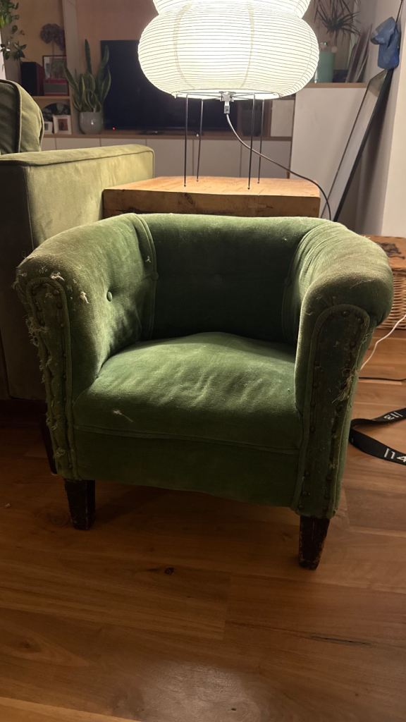 Extremely cute pet / child sized vintage arm chair!