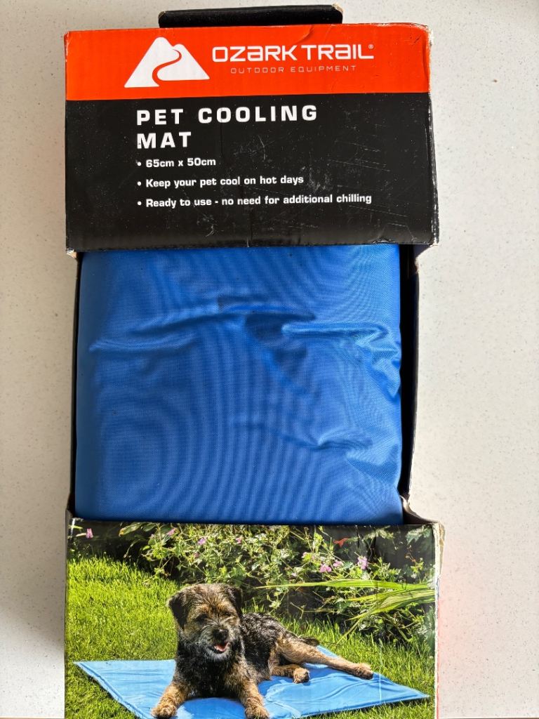 Medium sized pet cooling mat 