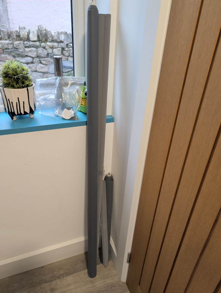 2 x blackout blind 600mm width and 1400mm width. 