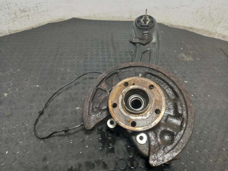 Mercedes A Class Wheel Hub Stub Axle O/S 2012-2018 2.0l Petrol Rear Rh