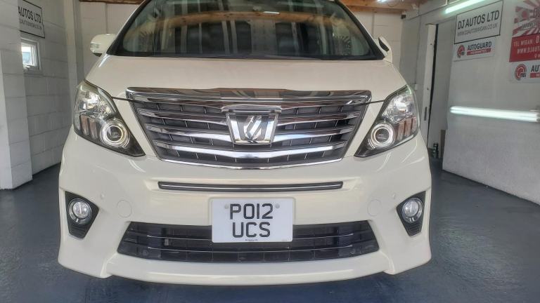 Toyota Alphard 2.4 petrol auto 7 seats sunroofs fresh japanese import 2012