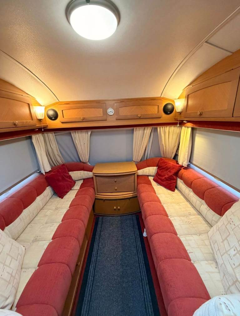 Caravan 4 berth with motor mover and awning 