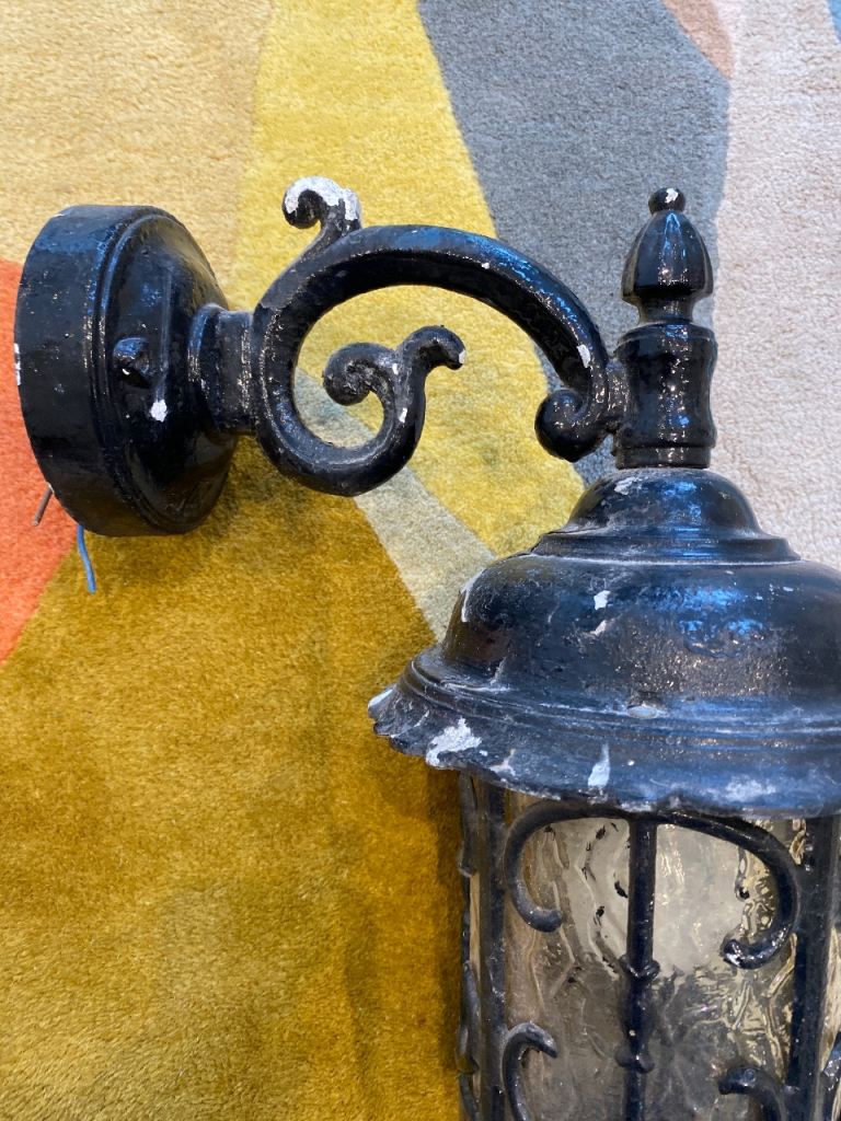 Cast metal fisherman’s lantern light 