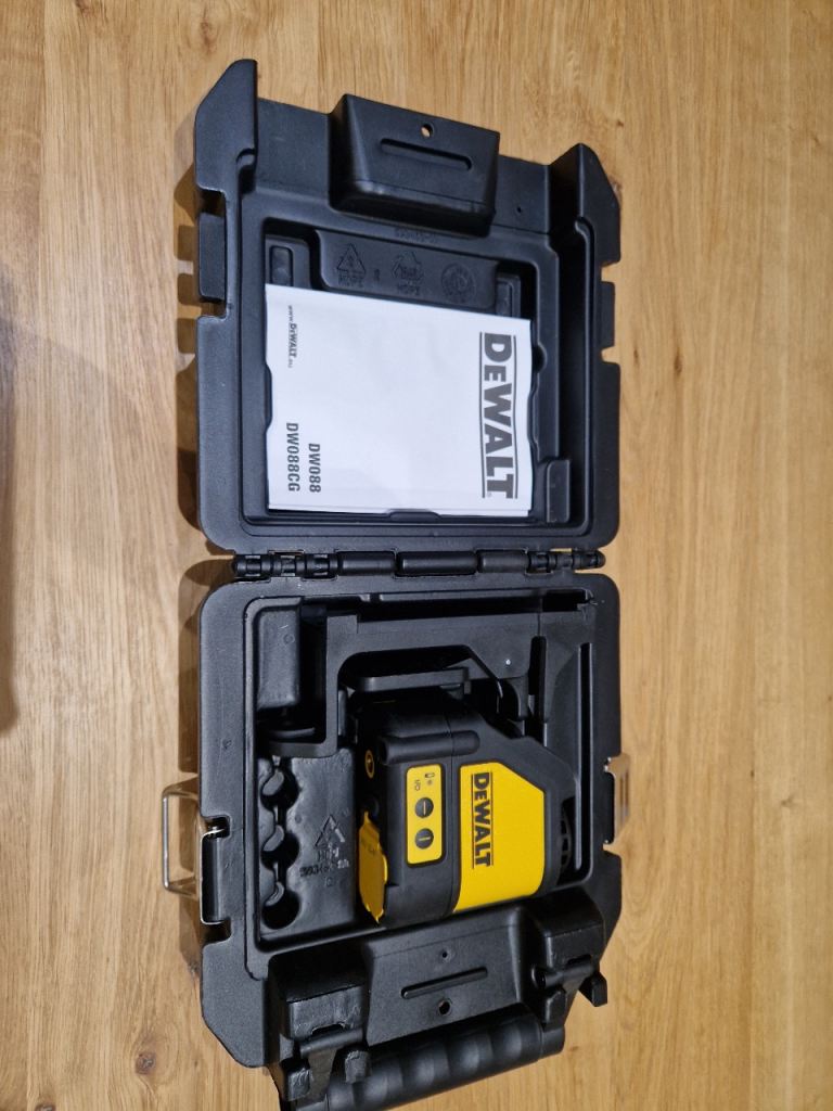 DEWALT DW088K-XJ RED SELF-LEVELLING CROSS-LINE LASER LEVEL