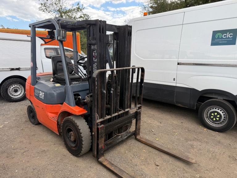2000 Toyota Mark 2 FORKLIFT CONTAINER SPEC FD25 DIESEL 2Z ENGINE  PANEL VAN Diesel Automatic