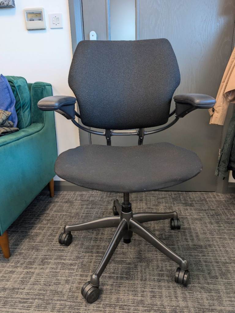 Job Lot Humanscale Freedom Office Chairs x4 – Good Condition