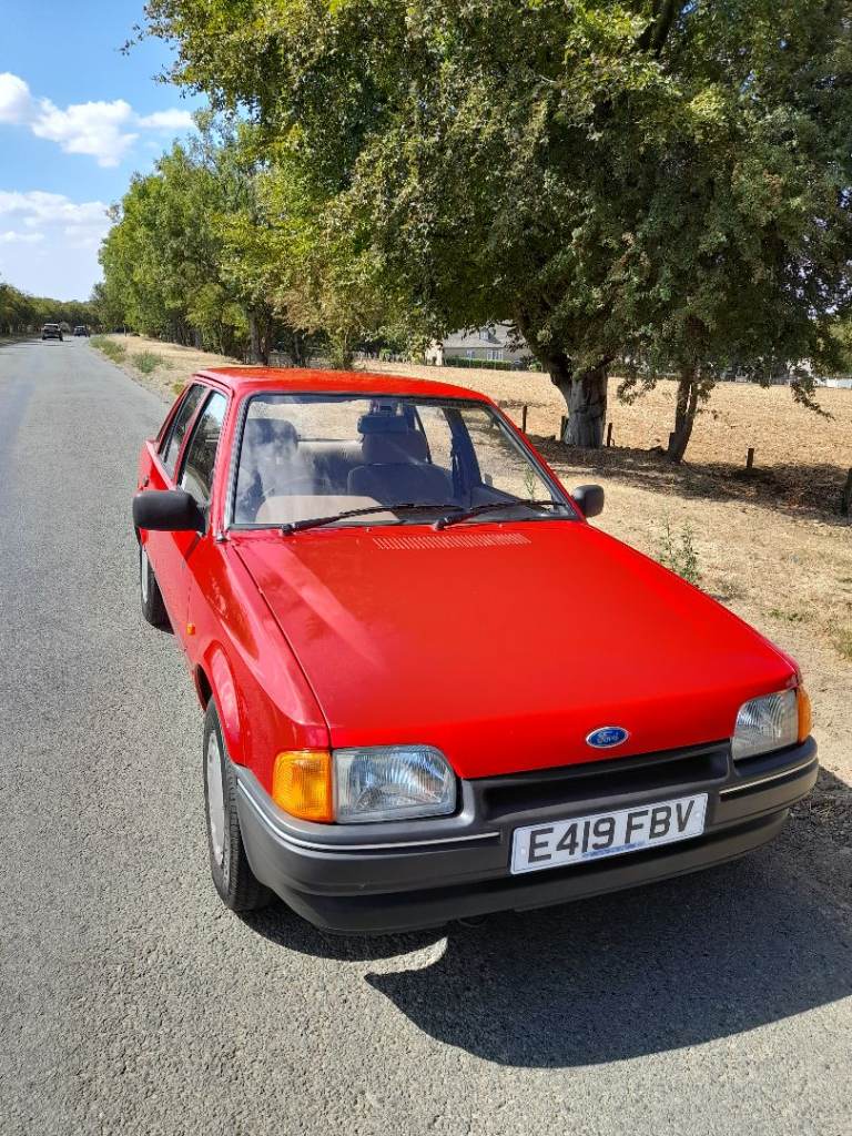 FORD ESCORT.5 SPEED 5 DOOR