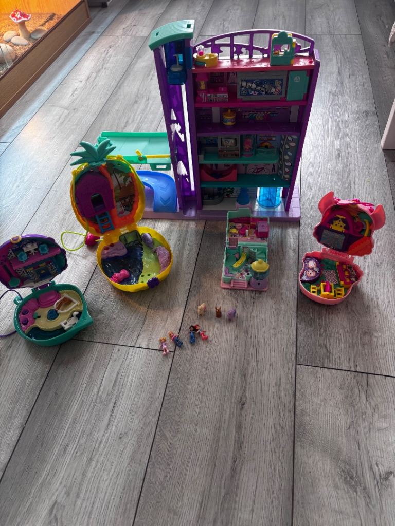 Polly Pocket Playsets & Figures Bundle- good Condition