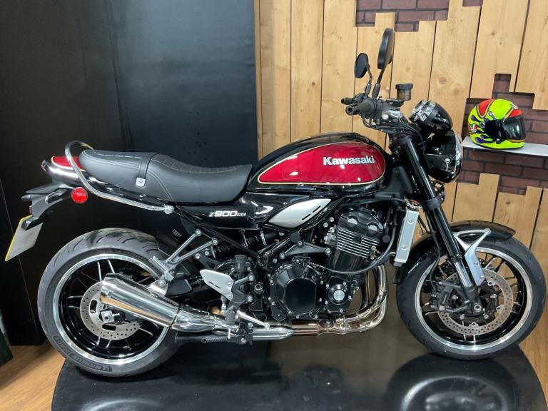 Kawasaki Z900RS 2023 fully loaded! FREE UK DELIVERY! Heated Grips! Centre Stand!