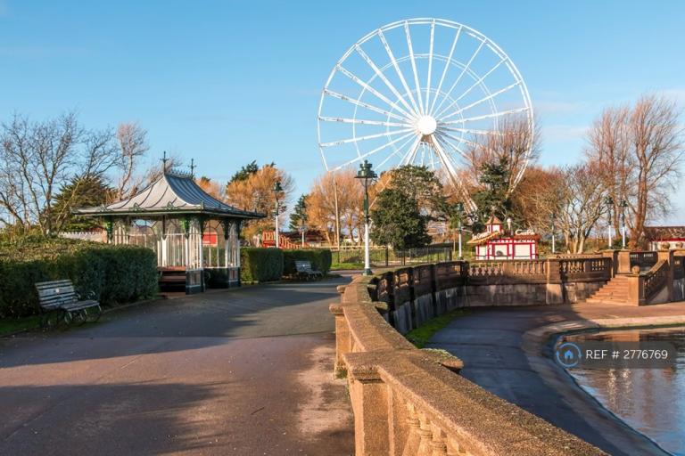 1 bedroom flat in Scarisbrick Avenue, Southport, PR8 (1 bed) (#2776769)