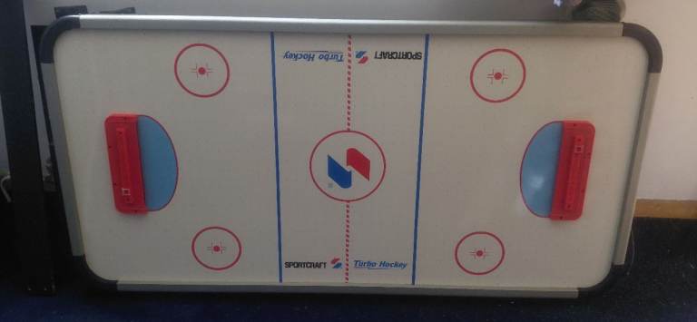 Sportcraft Turbo Hockey Cobalt Air Hockey Table 5ft x 2 1/2ft (150cm x 75cm) Great working order