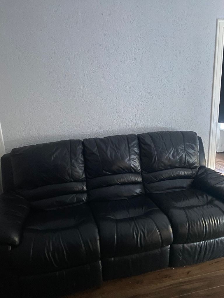 Black Leather Recliner Sofa – Good Condition