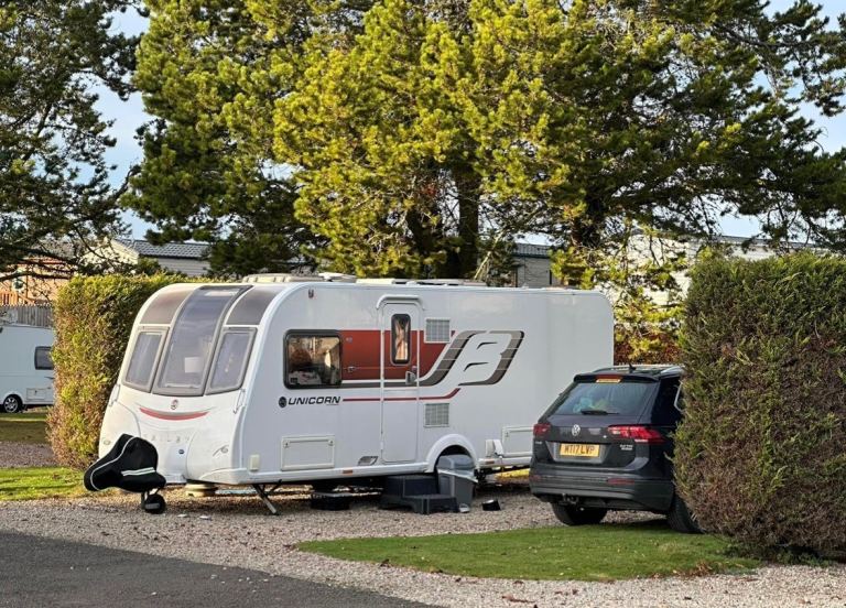 2017 Bailey Unicorn Vigo – Fixed Double Island Bed – Excellent Condition