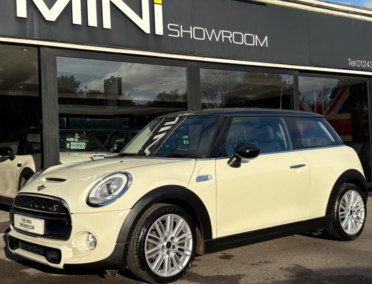 2014 MINI Hatch Cooper S 2.0 Chili / Media + SAT NAV + LEATHER + HEATED SEATS Hatchback Petrol Ma...