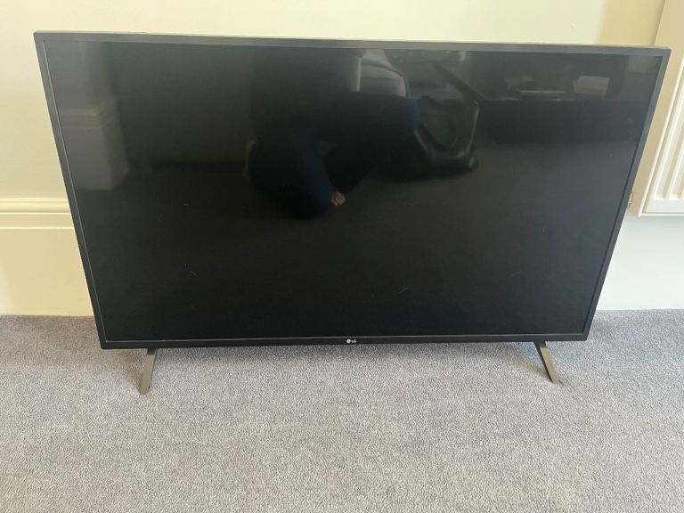 LG TV 43 inches - 2021 Manufacture - Open to reasonable offers 