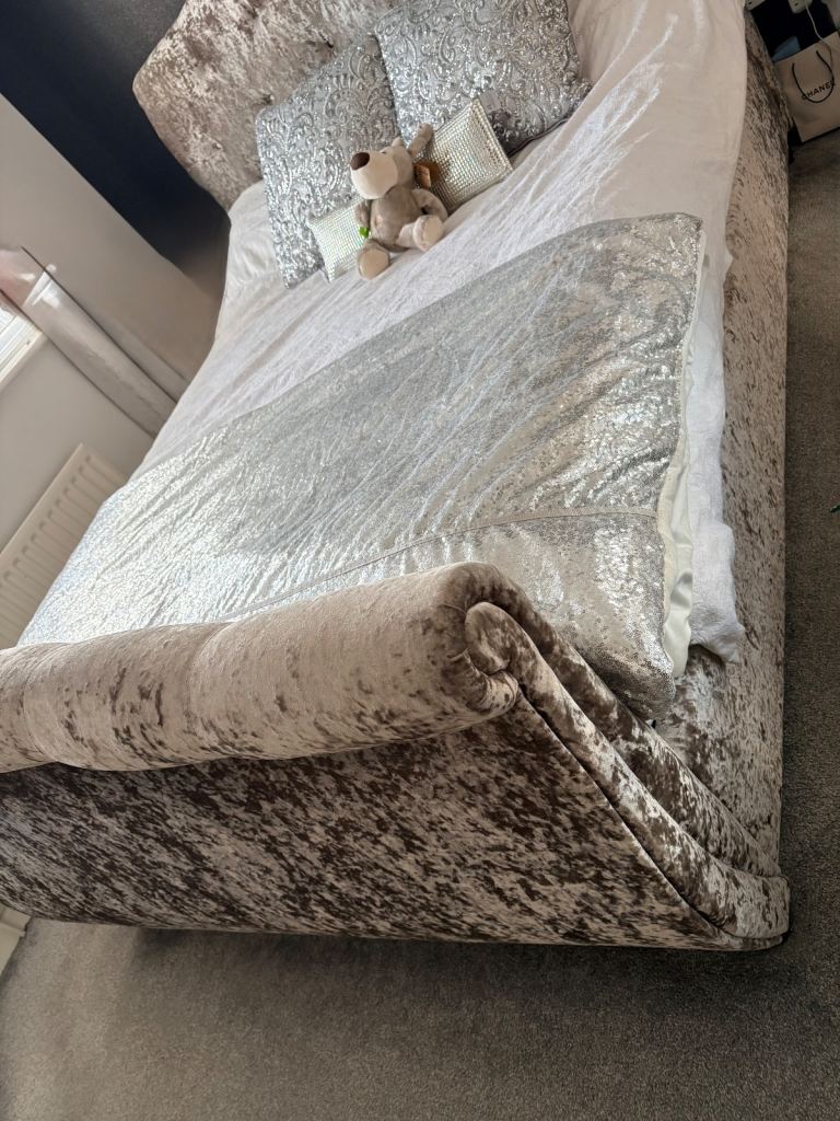 Beautiful Kingsize Handmade Sleigh Bed 