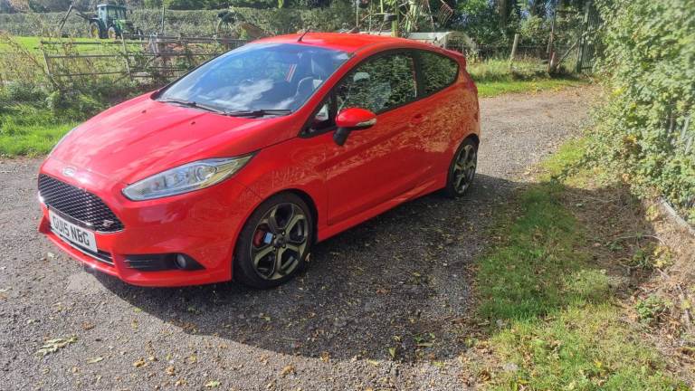Ford, FIESTA ST-2, RED, Hatchback, 2015, Manual, 1596 (cc), 3 doors
