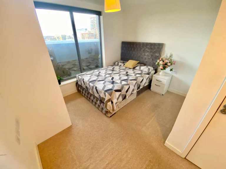 SPACIOUS DOUBLE ROOM AVAILABLE IN DEPTFORD - BILLS INCLUDED 🏡