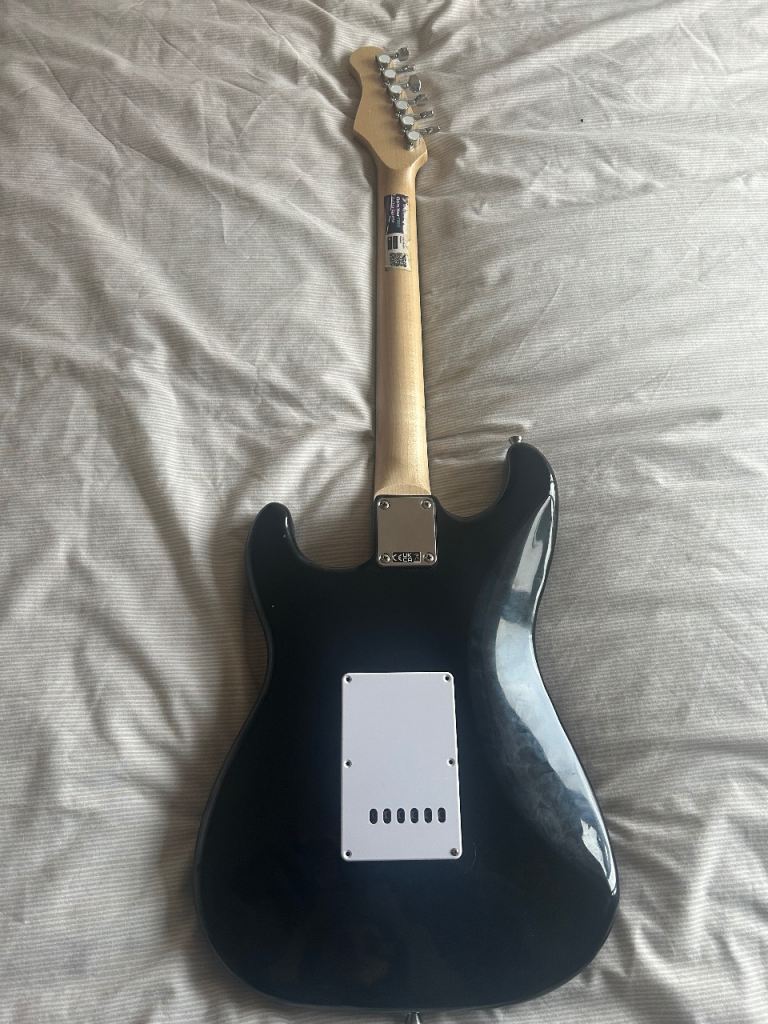 Rockjam Black and White Strat