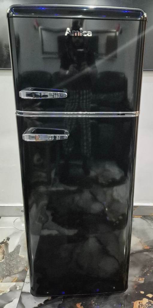 Amica fridge freezer(IMMACULATE CONDITION)like new