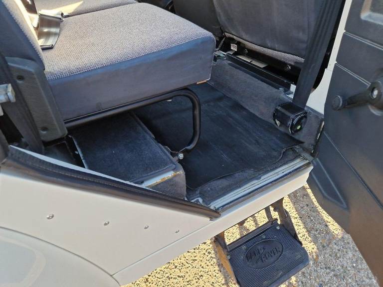 1990 Land Rover Defender 110 3.5 County Station Wagon Petrol Manual (134 bhp) V8 3500cc SUV Petro...