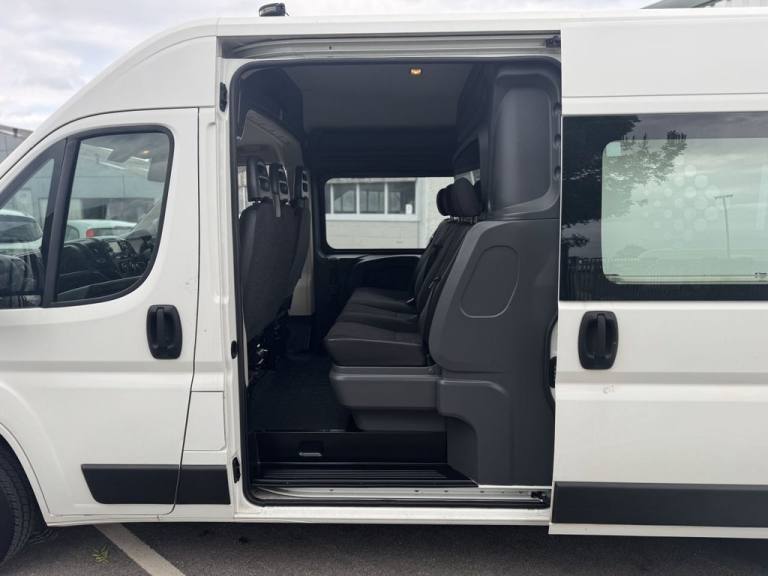 2020 Peugeot Boxer 2.0 BlueHDi 335 Built for Business Professional Crew Van 5dr Diesel Manual  PA...