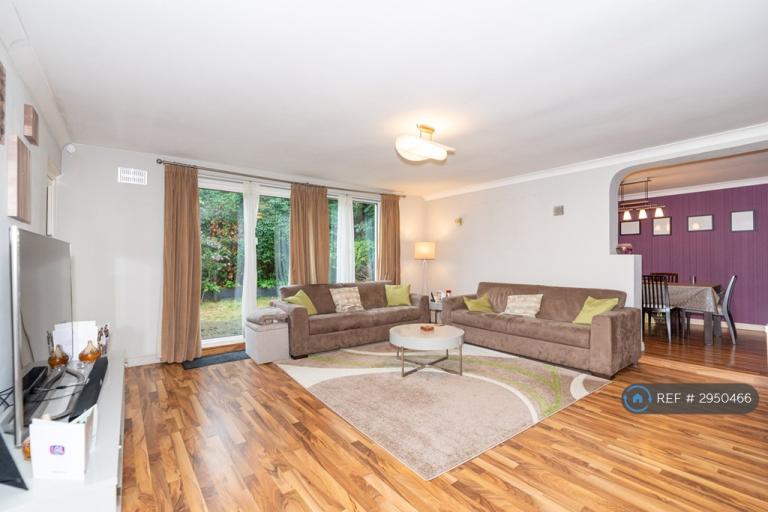 3 bedroom flat in Thornbury Avenue, Isleworth, TW7 (3 bed) (#2950466)