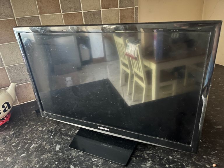 Samsung 24” portable tv 
