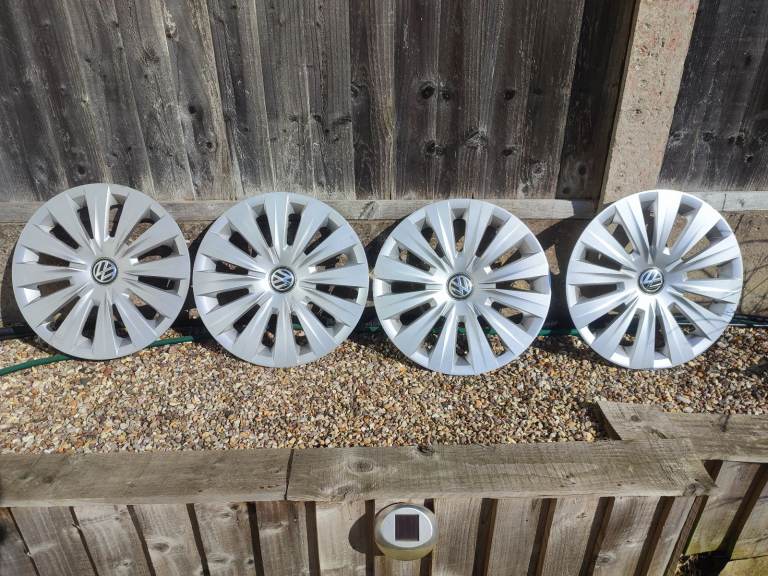 VW Genuine 15 inch hub caps / silver / Volkswagen / 15" (good used condition)