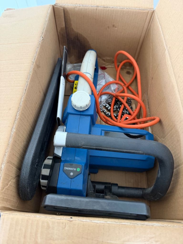 Fantastic Hyundai 14” 35cm electric chainsaw (HYC1600E)
