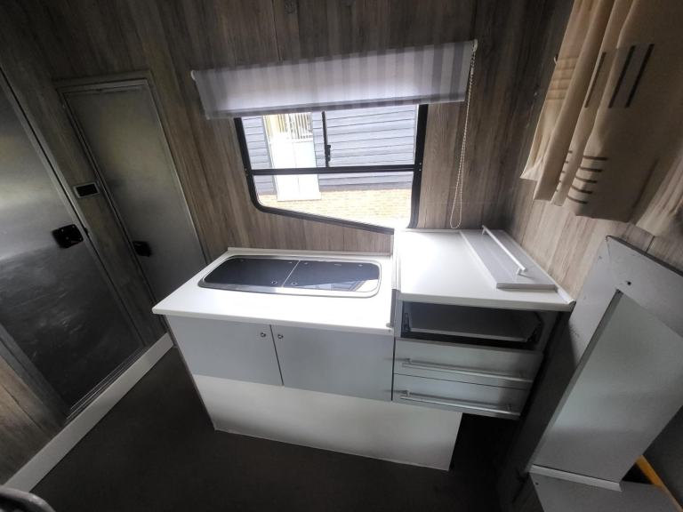 Isuzu NPR Horsebox Horse Box 2009 