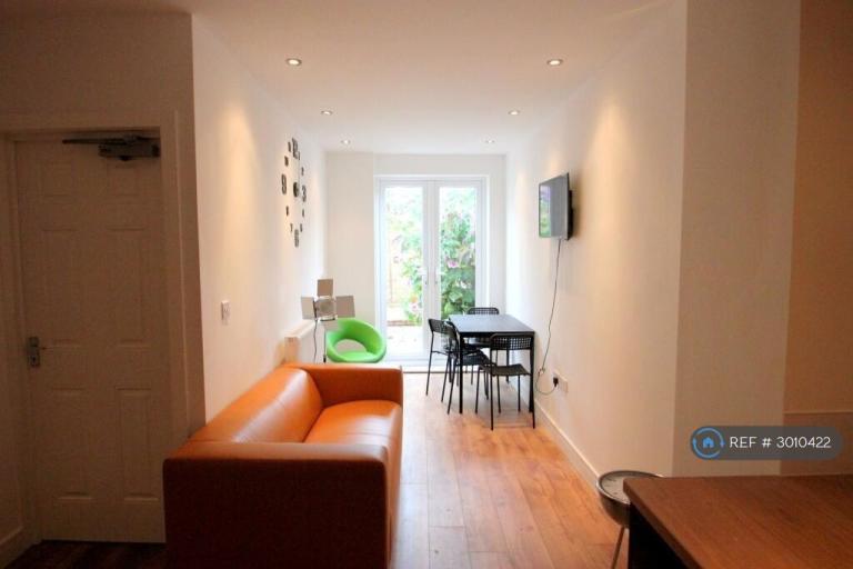 6 bedroom house in Fitzroy St, Cardiff, CF24 (6 bed) (#3010422)