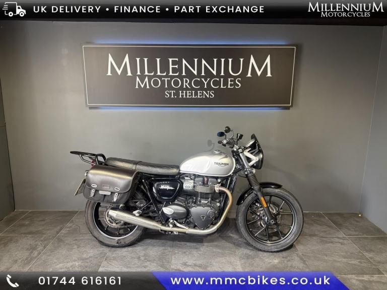 2018 TRIUMPH BONNEVILLE STREET TWIN RETRO NAKED MOTORBIKE