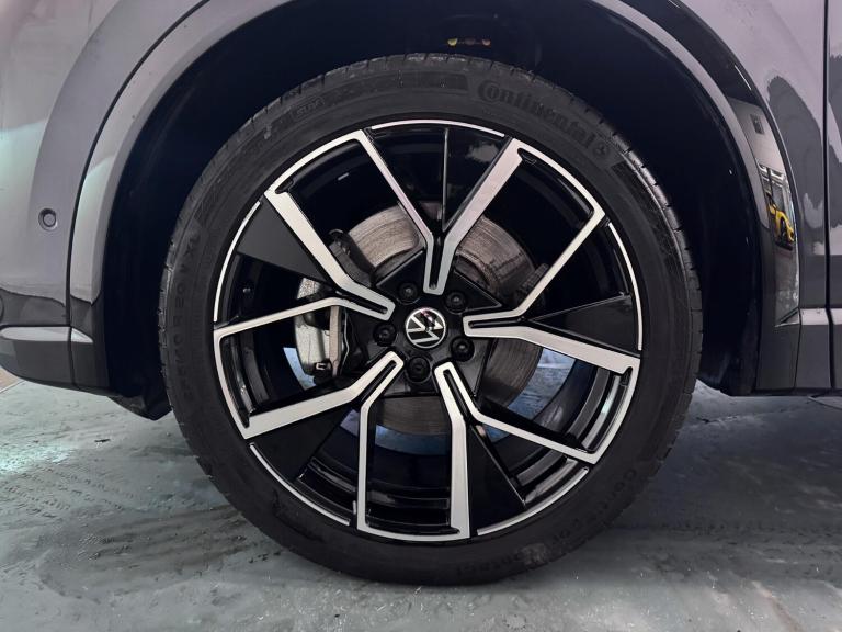 2025 Volkswagen Tiguan 1.5 TSI eHybrid 19.7kWh R-Line SUV 5dr Petrol Plug-in Hybrid DSG Euro 6 (s...