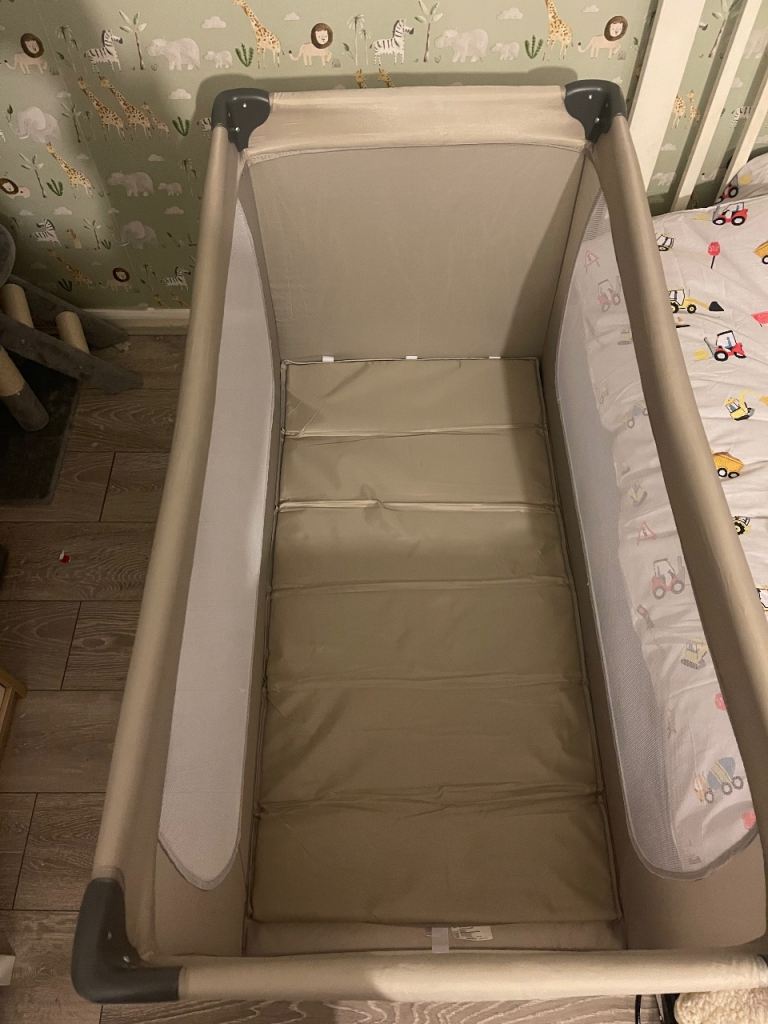 Hauck travel Cot bed 