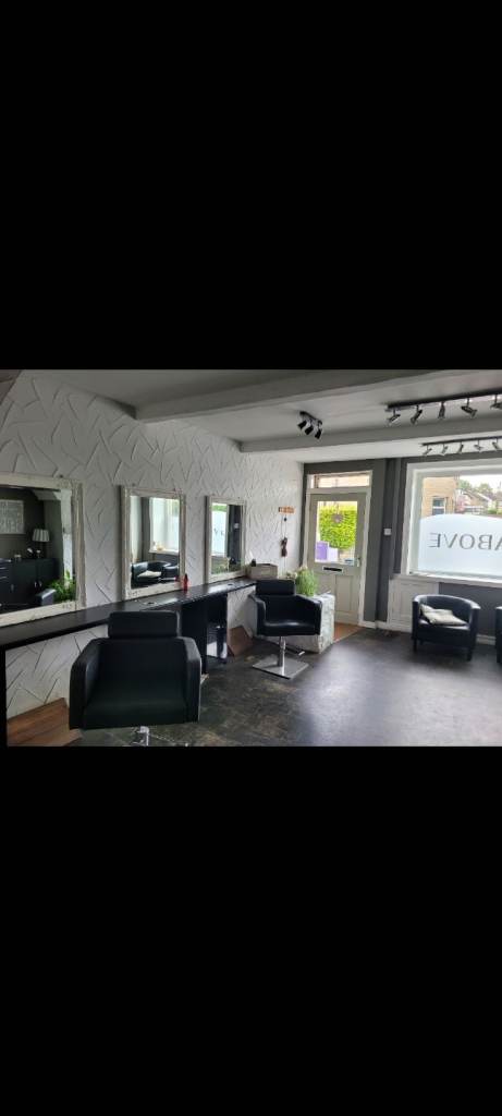 5 perfect condition salon chairs!