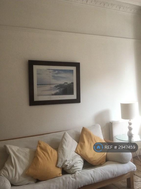 2 bedroom flat in Caird Drive, Glasgow, G11 (2 bed) (#2947459)