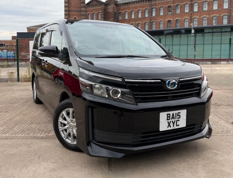 2015 Toyota Voxy HYBRID  MPV Hybrid Electric Automatic