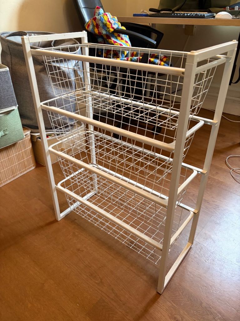 White Metal Storage Unit with 4 Pull-Out Baskets – Good Condition