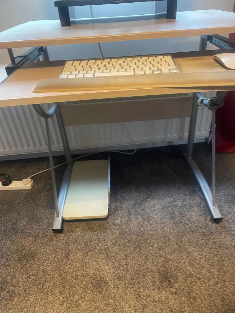 Cool computer table
