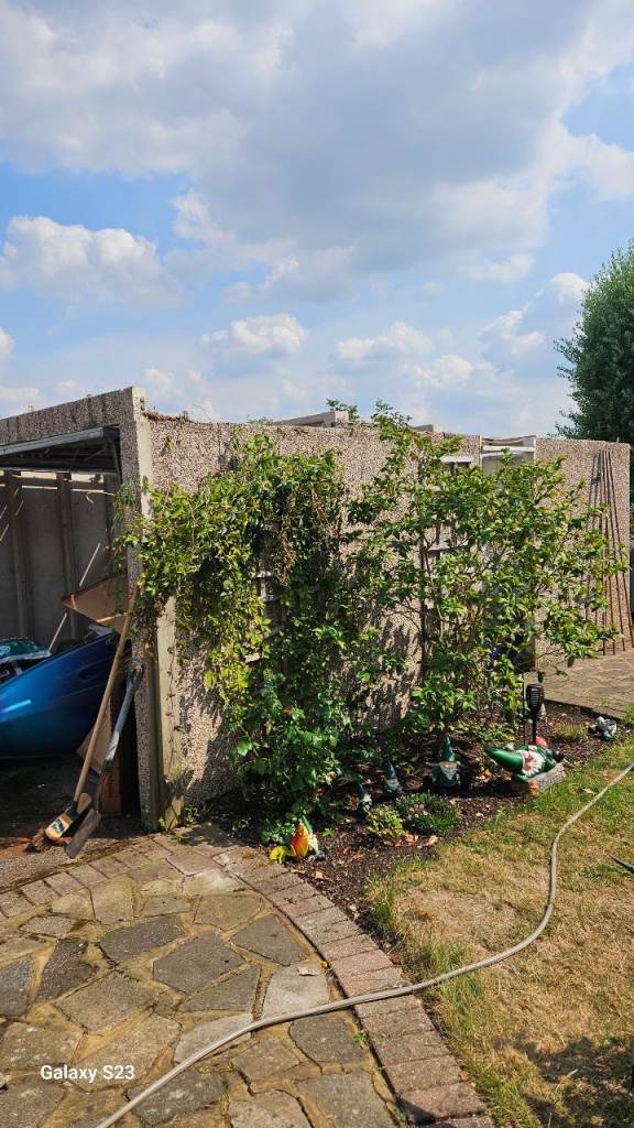 Free Concrete panelled garage