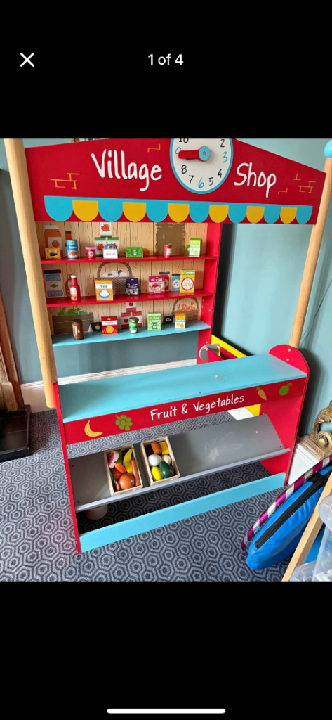 Children play shop 