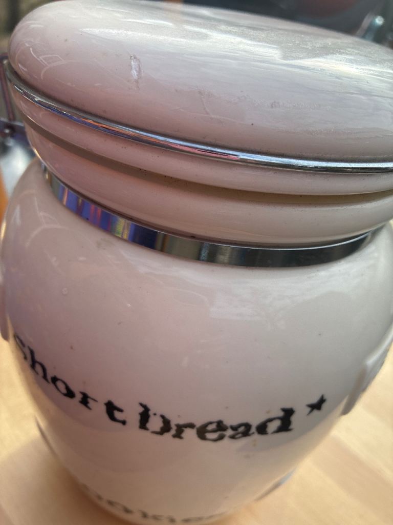 Cream Ceramic Shortbread Storage Jar – Good Condition