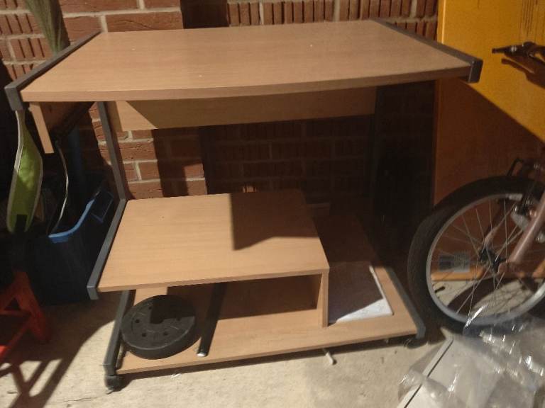 Computer desk - Free 
