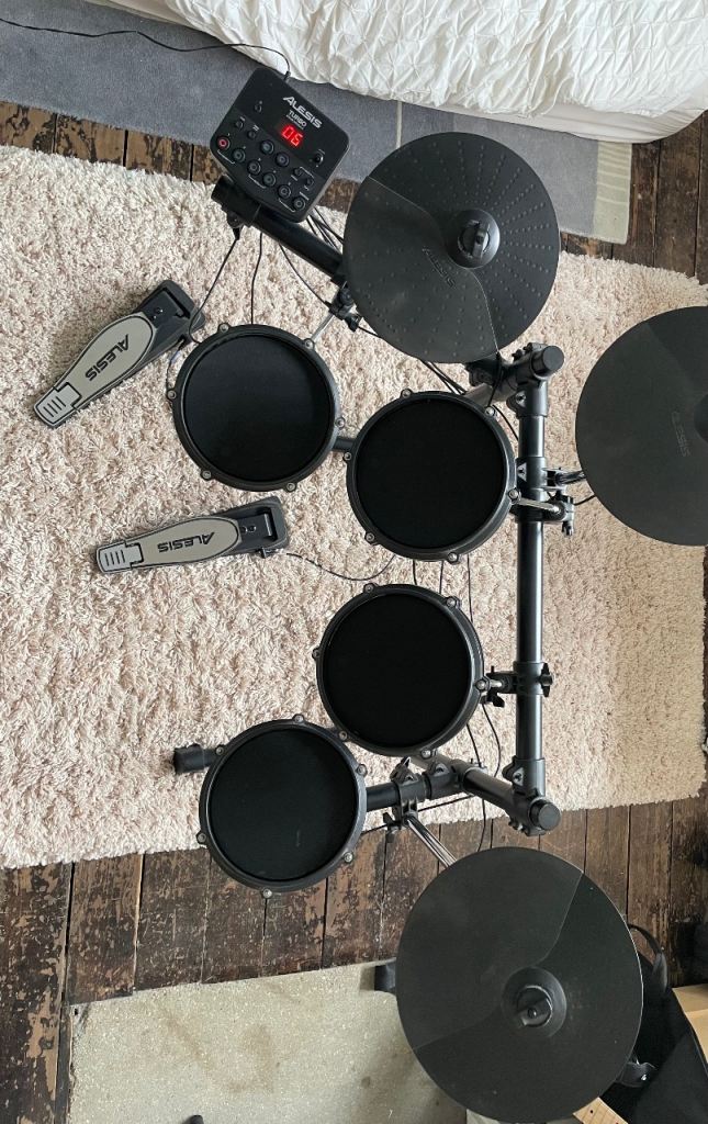 Alesis Turbo Mesh Kit Electronic Drum Kit – Good Condition